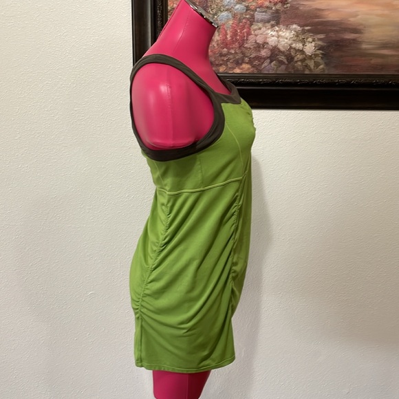 Athleta Built In Bra Scrunch Ruched Activewear Athletic Tank Top Size LT Green - Picture 4 of 12